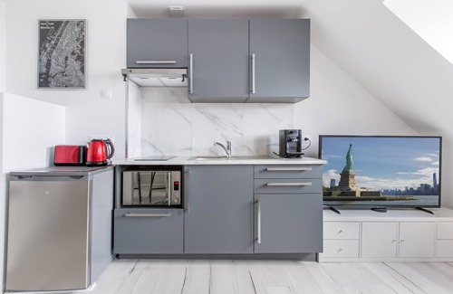Tourcoing Apartment | Cozy Studio New York with Breakfast & Kitchen Amenities