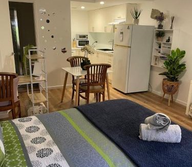 Robina Apartment | Cozy Studio by Bond University with Oceanfront Views