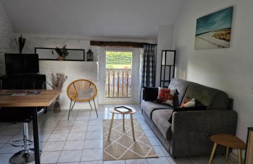 Bonnemain Apartment | Cozy Studio Nid with Pool and Oceanfront Views