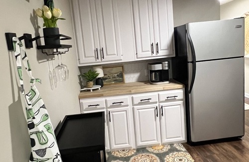 Christiansburg Apartment | Cozy Studio Oasis with Spa & Hot Tub Near I-81