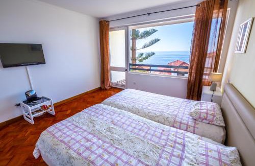 Canico Apartment | Pet-Friendly Studio Oceano with High Guest Ratings