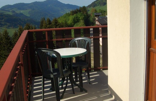 Hirmentaz Villa | Cozy Studio with Garage & WiFi in Hirmentaz Belleveaux