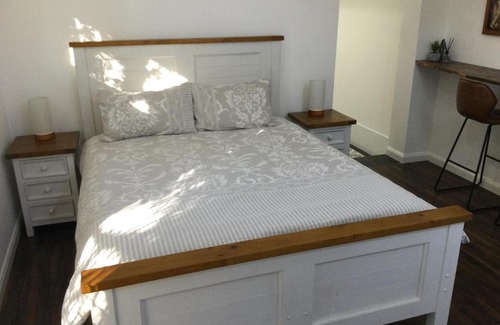 West Tamworth House | Exceptional Studio on Denne with Hot Tub & Family Amenities
