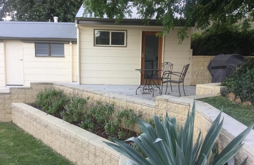 West Tamworth House | Exceptional Studio on Denne with Hot Tub & Family Amenities
