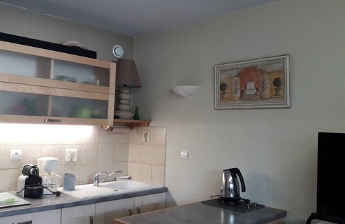 Saint-Cyr-sur-Mer Apartment | Garden Level Studio with Oceanfront Views & Pet-Friendly Perks