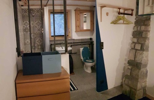 Bramans Apartment | Cozy Studio Retreat by the Forest – Perfect for Couples