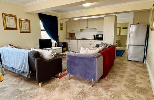 Grahamstown Apartment | Inviting Studio on the Hill with Child-Friendly Amenities