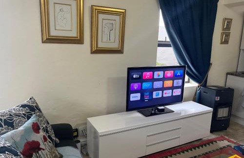 Grahamstown Apartment | Inviting Studio on the Hill with Child-Friendly Amenities
