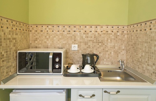 Militari Hotel | Exceptional Studio One Accommodation Suites with Pool Access