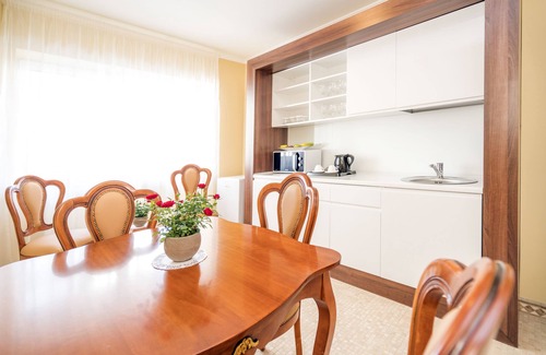 Militari Hotel | Exceptional Studio One Accommodation Suites with Pool Access