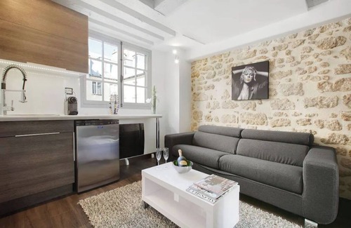 Quartier de la Place-Vendome Apartment | Cozy Studio Opéra/Louvres: Family-Friendly & Breakfast Included