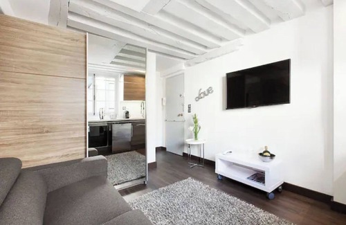 Quartier de la Place-Vendome Apartment | Cozy Studio Opéra/Louvres: Family-Friendly & Breakfast Included