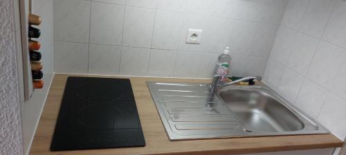 Chevigny-Saint-Sauveur Apartment | Budget-Friendly Studio Oxford with 8.8/10 Guest Rating