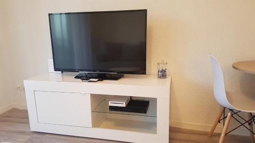 Chevigny-Saint-Sauveur Apartment | Budget-Friendly Studio Oxford with 8.8/10 Guest Rating