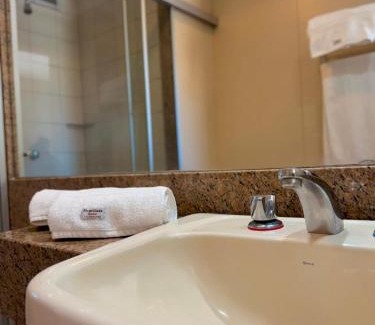 Macae Apartment | Beachfront Studio with Ocean View & Pool - 4 Star Stay