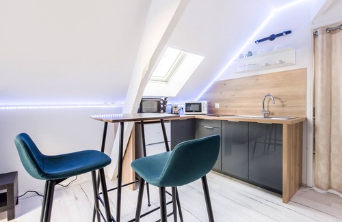 Roubaix Apartment | Cozy Studio Paris with Breakfast & Kitchen Amenities