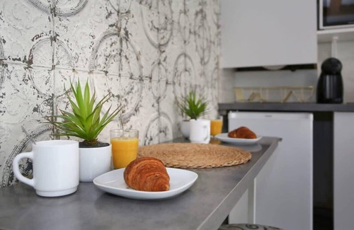 Vivienne Apartment | Cozy Parisian Studio Opposite Musée Grévin - Ideal for Families