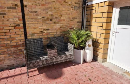Warmeriville Apartment | Cozy Studio Retreat - Guest Rated 8.9/10 for Comfort