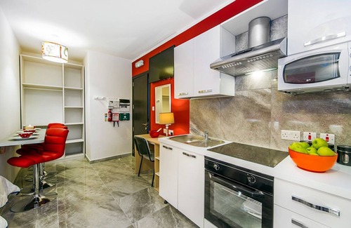 Swieqi Apartment | Elegant Studio Penthouse with Jacuzzi in St. Julian's