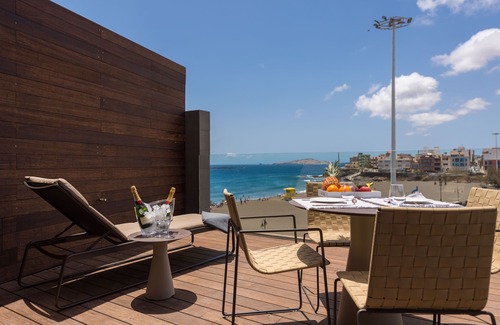 Melenara Apartment | Relaxing Studio Penthouse with Private Jacuzzi & Ocean View