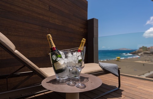 Melenara Apartment | Relaxing Studio Penthouse with Private Jacuzzi & Ocean View