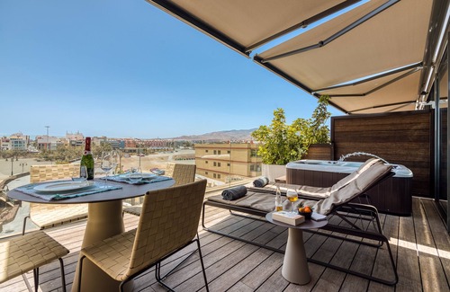 Melenara Apartment | Relaxing Studio Penthouse with Private Jacuzzi & Ocean View