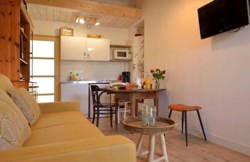 Piriac-sur-Mer Apartment | Guest Rated: Studio Petit grain de café with Child-Friendly Amenities