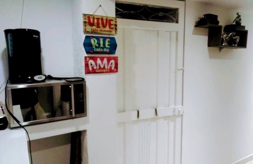 El Poblado Apartment | Inviting Studio Poblado Manila with Kitchen & Pet-Friendly Perks
