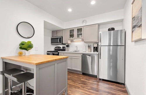 Astrodome Apartment | Modern Studio with Pool, Gym, and Fast Wifi Access
