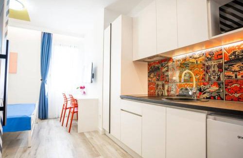 Stari Banovci Apartment | Vibrant Studio Pop Art: Guest Rated 9.8, Child Friendly