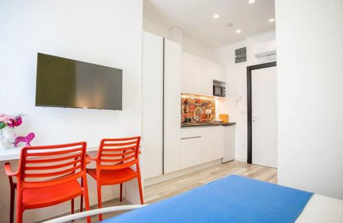 Stari Banovci Apartment | Vibrant Studio Pop Art: Guest Rated 9.8, Child Friendly