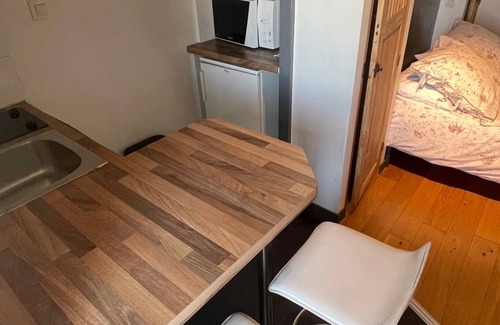 La Flotte Apartment | Pet-Friendly Studio with Ocean View and Wet Room