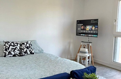 Le Kremlin-Bicetre Apartment | Comfortable Studio Porte d'Italie with Family-Friendly Amenities