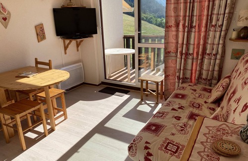 Albiez-le-Vieux Apartment | Cozy Studio for 4 at the Foot of Savoie Ski Slopes