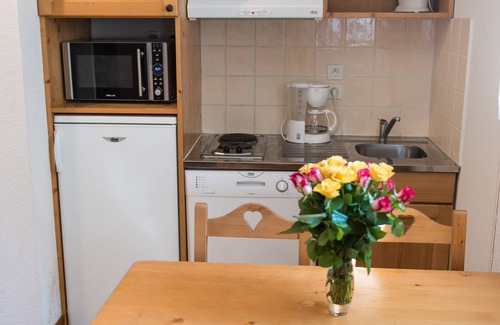 Giez Apartment | Giez Studio: Family-Friendly Retreat with 2 Pools On-Site