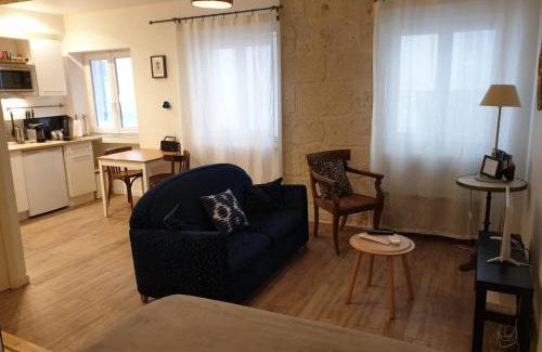 Noailles Apartment | Cozy Studio Near Vieux Port and Canebière, Rated 8.4/10