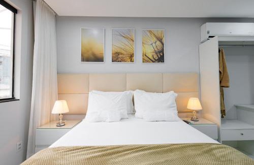 Praia do Jardim Apartment | Oceanfront Studio Praia do Jardim - Rated 9.8 by Guests