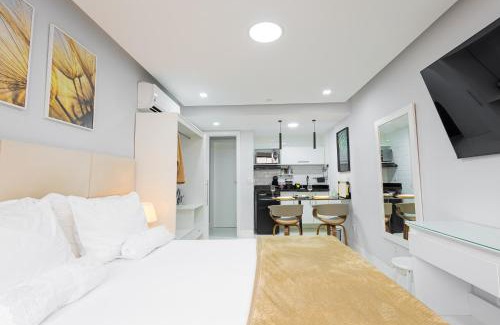 Praia do Jardim Apartment | Oceanfront Studio Praia do Jardim - Rated 9.8 by Guests