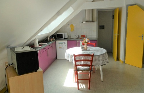 Langueux Apartment | Premier Studio Étage: 10/10 Rating & Family-Friendly Amenities