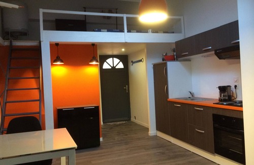 Bourg-les-Valence Apartment | Cozy Studio with Private Bathroom at Les Clercs Hotel