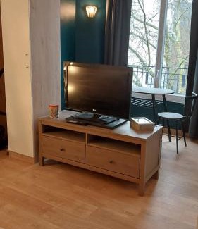Plateau - Mont-Valerien Apartment | Stylish Studio Near La Defense - Guest Rated 9.8/10