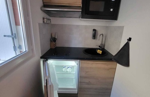 Vernon Apartment | Cozy Studio Near Vernon Giverny with Kitchen & Family-Friendly