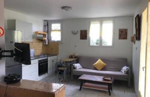 Les Anses-d'Arlets Apartment | Cozy Studio Near the Sea with AC in Les Anses d'Arlet