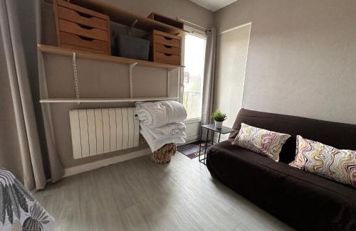 Stains Apartment | Convenient Studio Near RER D for Family-Friendly Stays