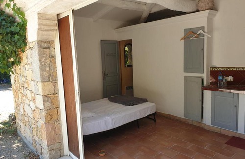 Draguignan Apartment | Inviting Studio Provençal - Family-Friendly Retreat Awaits