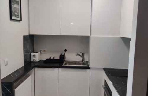 Fabryczna Apartment | Ideal Studio by Fashion Outlet with Family-Friendly Amenities