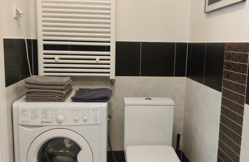 Fabryczna Apartment | Ideal Studio by Fashion Outlet with Family-Friendly Amenities