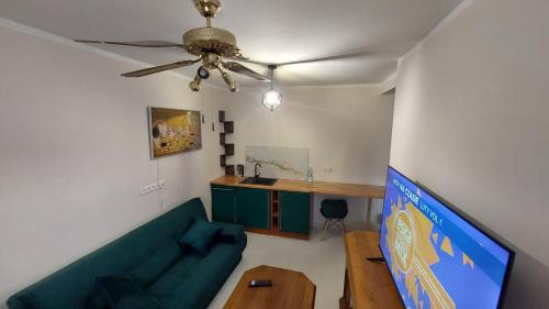 Otmuchow Apartment | Convenient Studio by the Tower - Family-Friendly Stay
