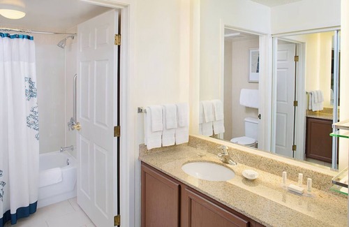 Livonia Hotel | Studio Queen Room at Residence Inn Detroit Livonia - Pets Are Welcome!