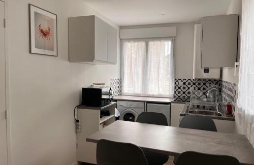 Saint-Nazaire Apartment | Modern Studio Near Airbus - Pet and Child Friendly Retreat